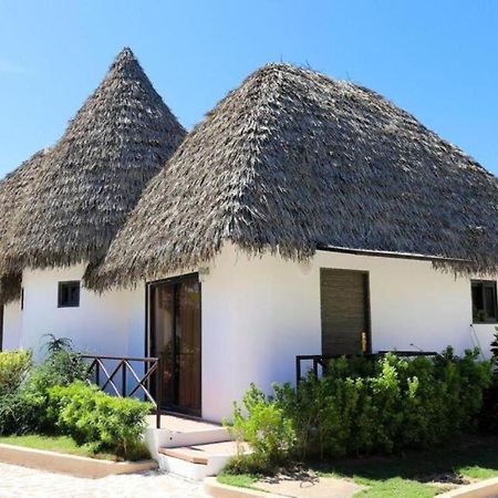 Safari Hotel And Villas Powered By Cocotel Bulala Buitenkant foto